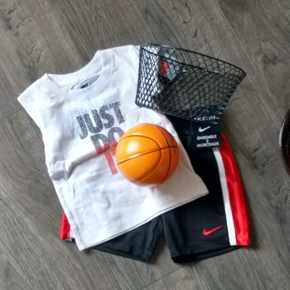 Black gift basket & mini foam basketball ONLY - Picture 4 of 4